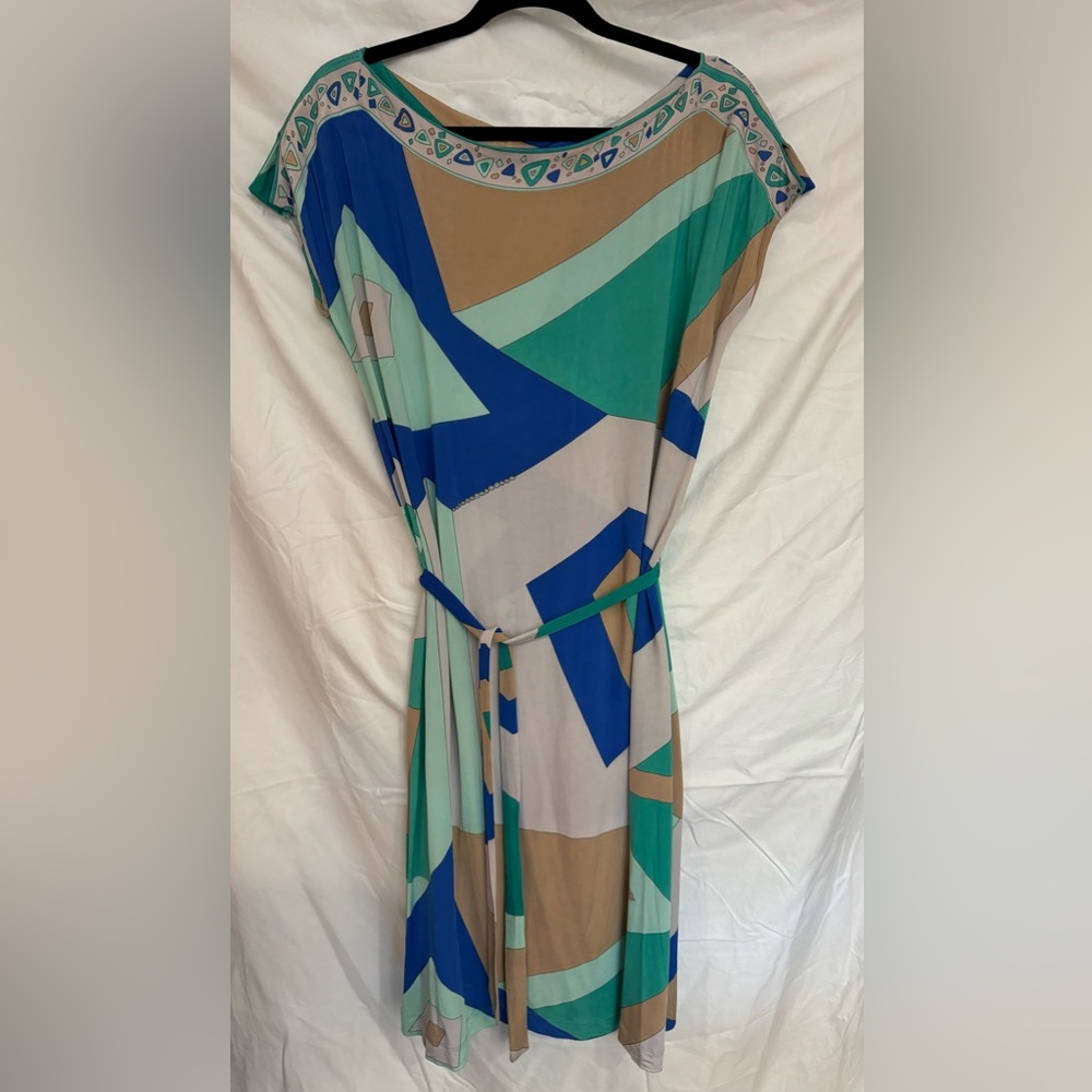 Multi-color geometric sleeveless dress with belt